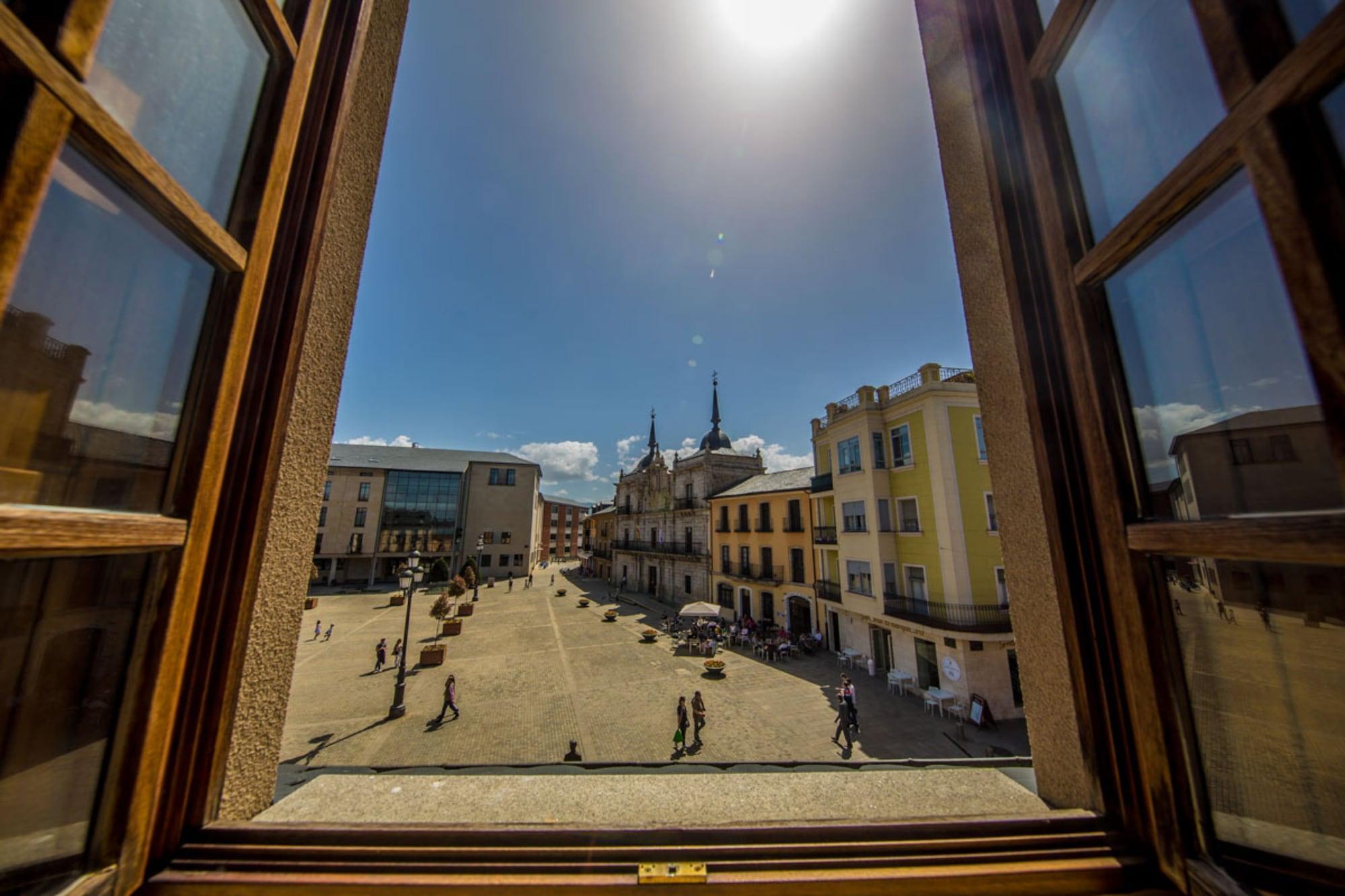 Hotel Aroi Bierzo Plaza Понферрада Экстерьер фото