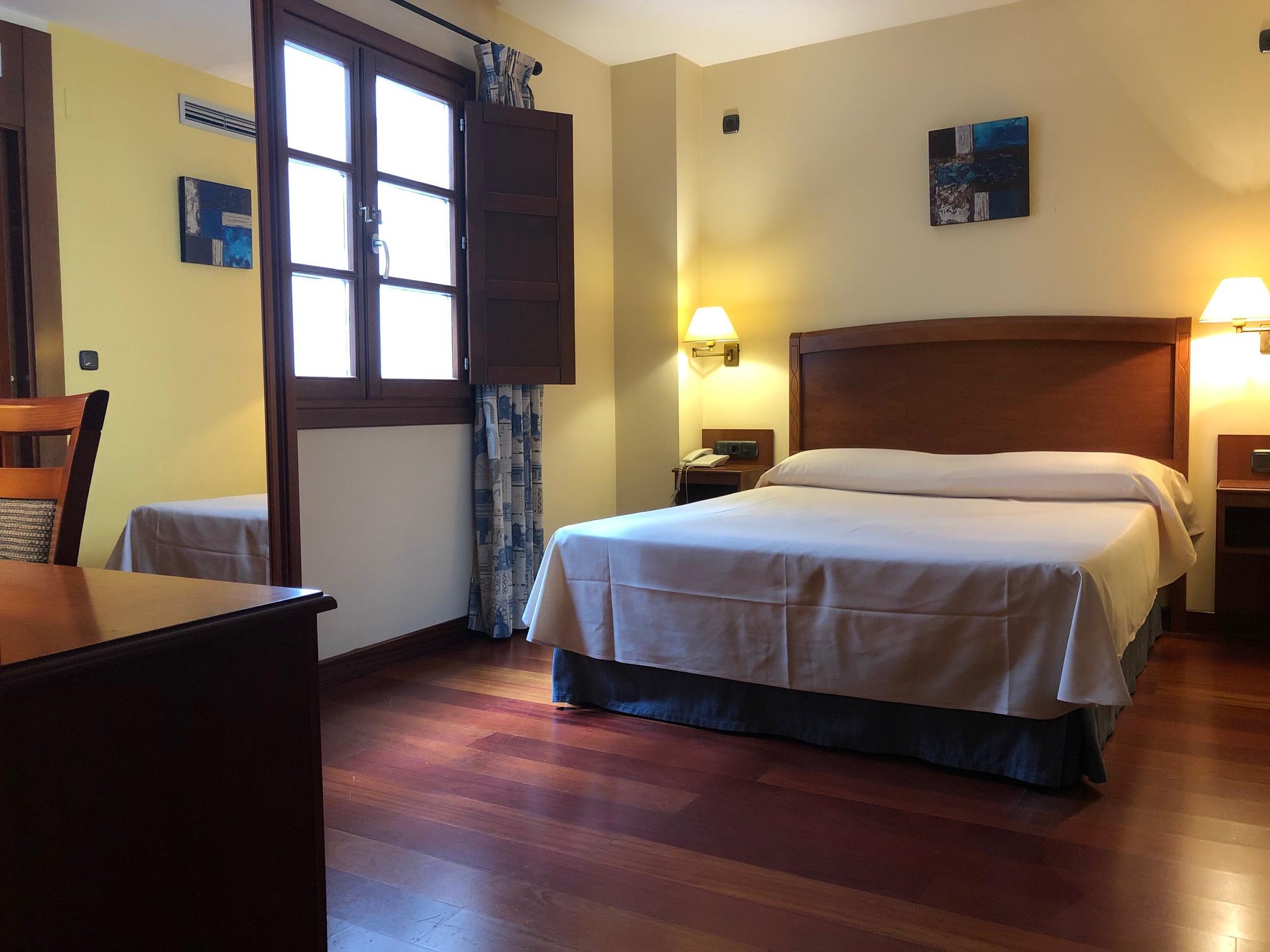 Hotel Aroi Bierzo Plaza Понферрада Экстерьер фото