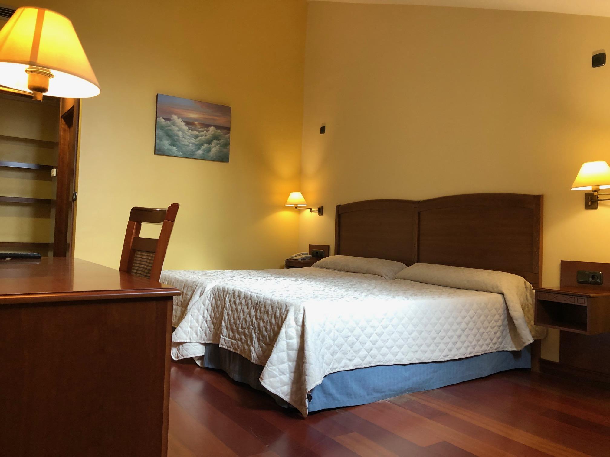 Hotel Aroi Bierzo Plaza Понферрада Экстерьер фото