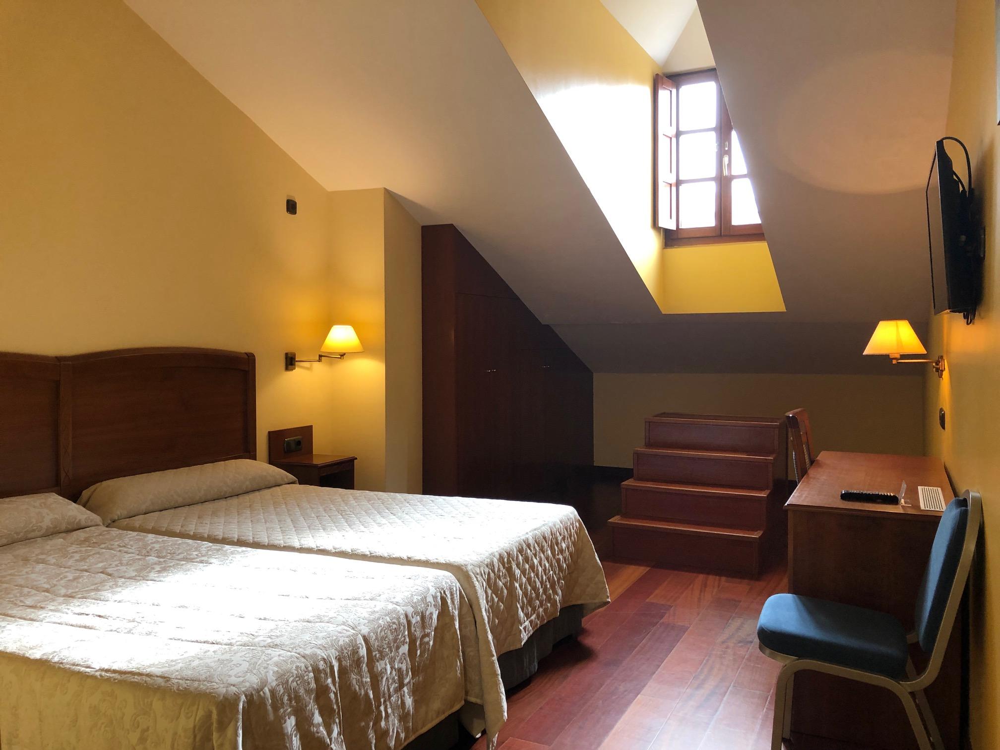 Hotel Aroi Bierzo Plaza Понферрада Экстерьер фото
