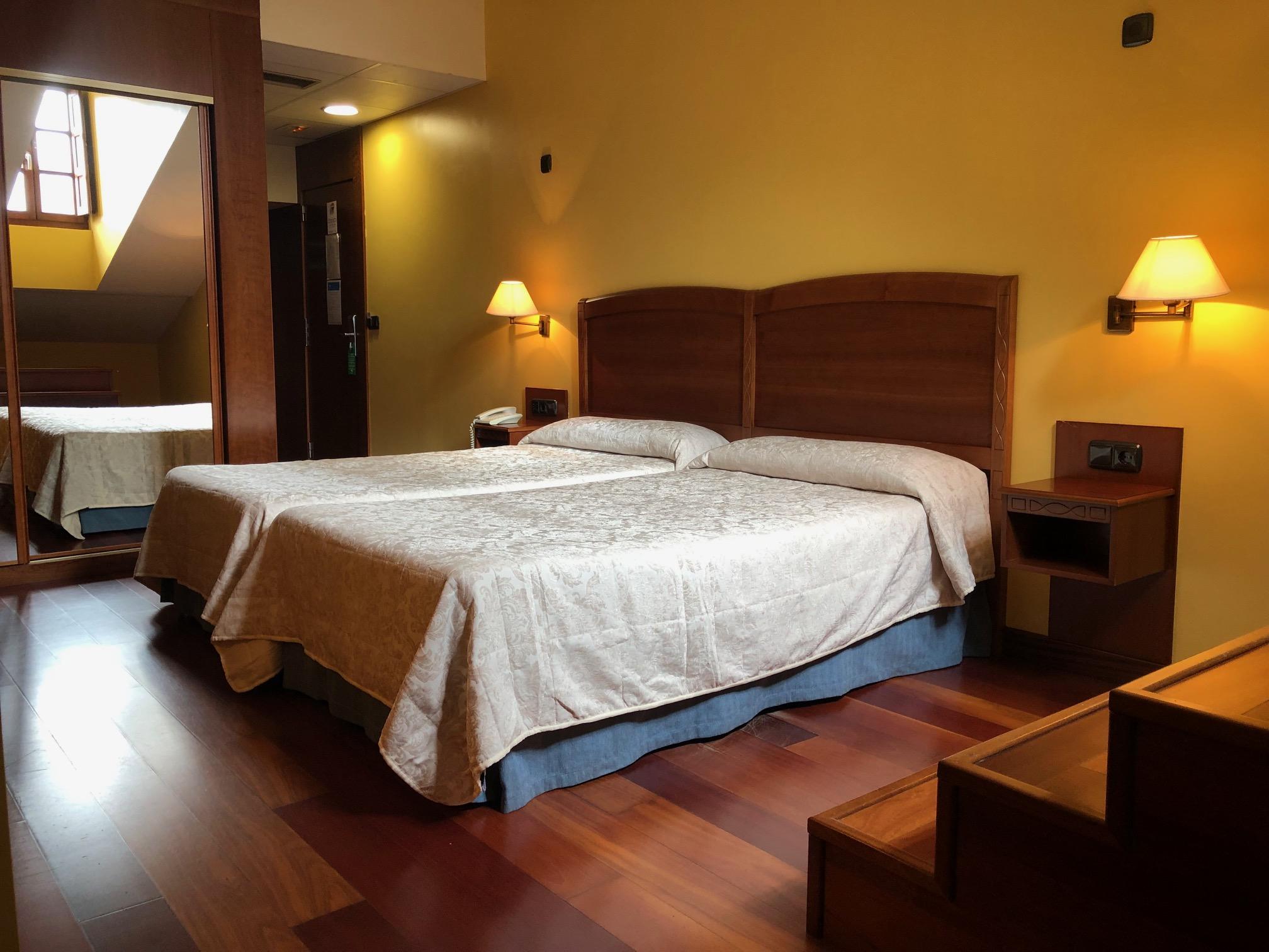 Hotel Aroi Bierzo Plaza Понферрада Экстерьер фото