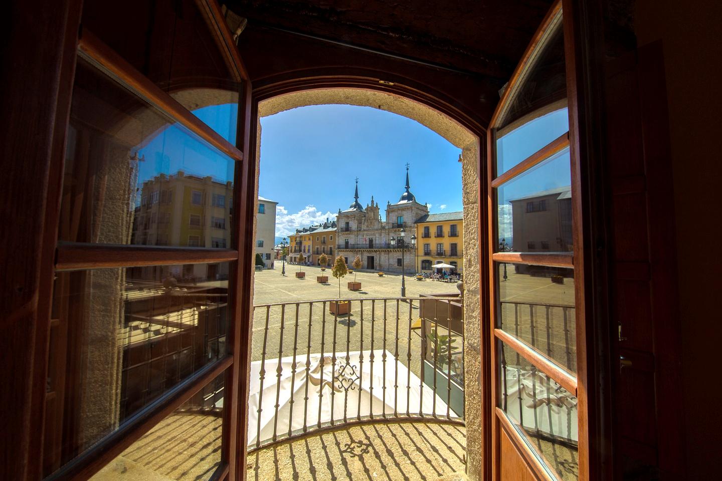 Hotel Aroi Bierzo Plaza Понферрада Экстерьер фото