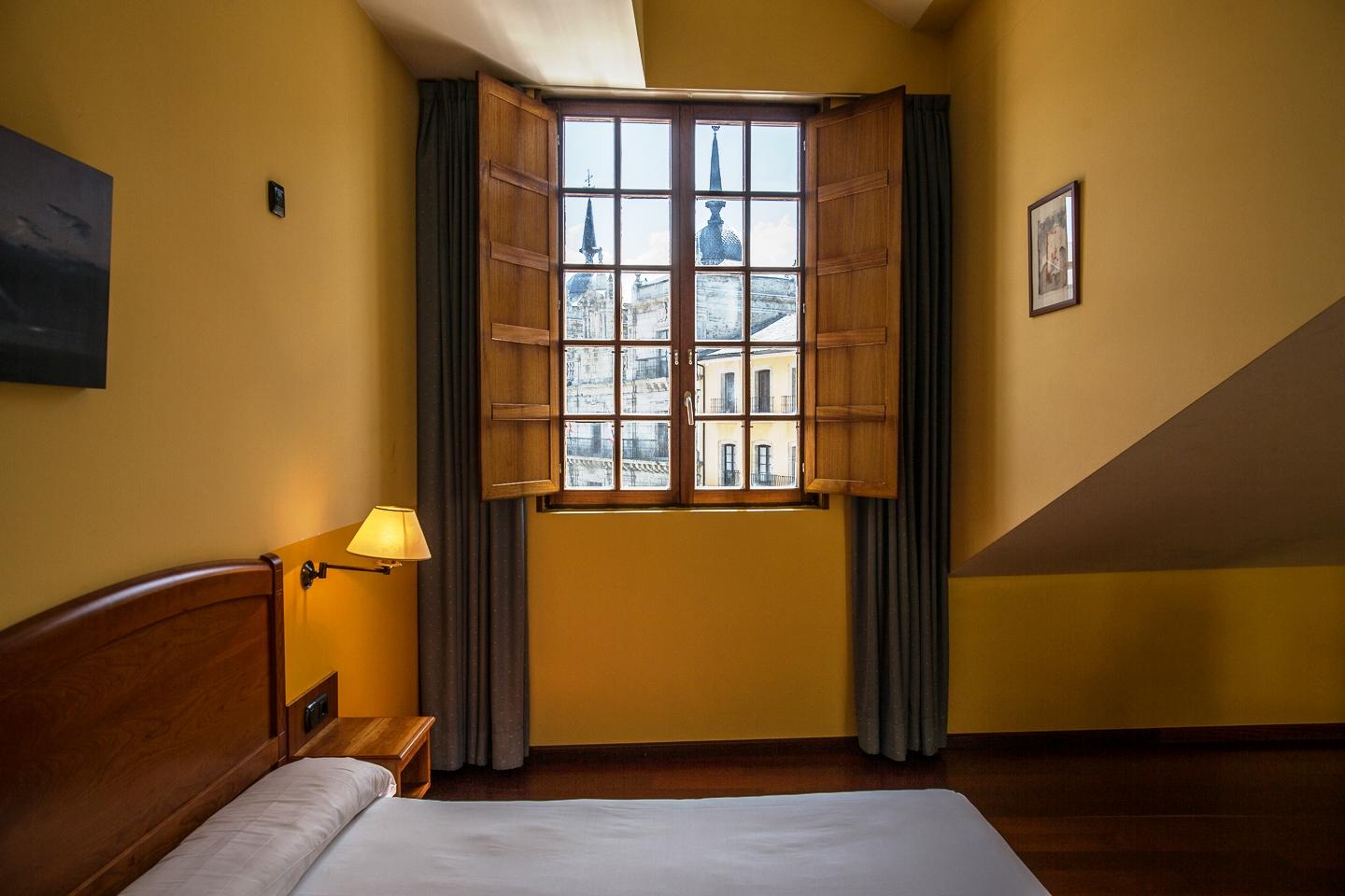Hotel Aroi Bierzo Plaza Понферрада Экстерьер фото