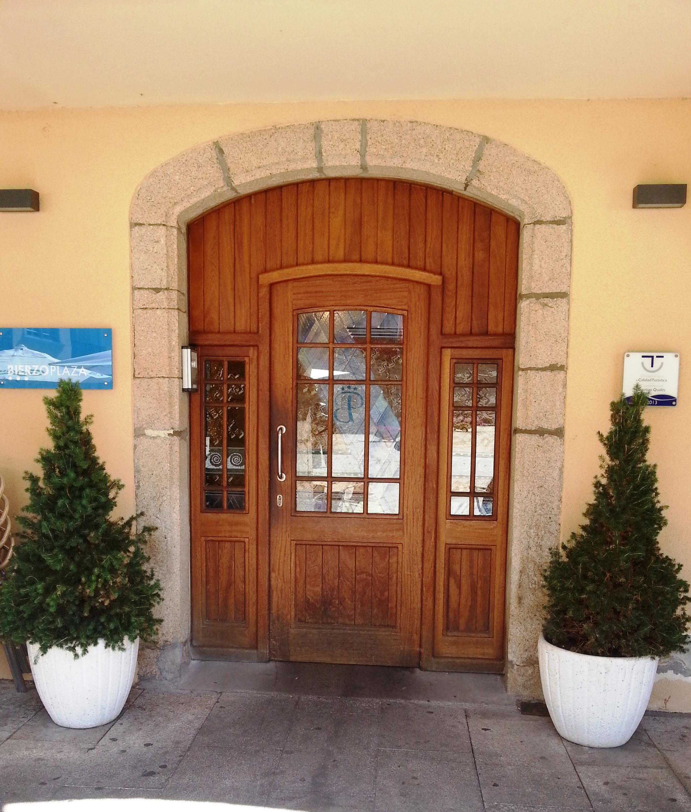 Hotel Aroi Bierzo Plaza Понферрада Экстерьер фото