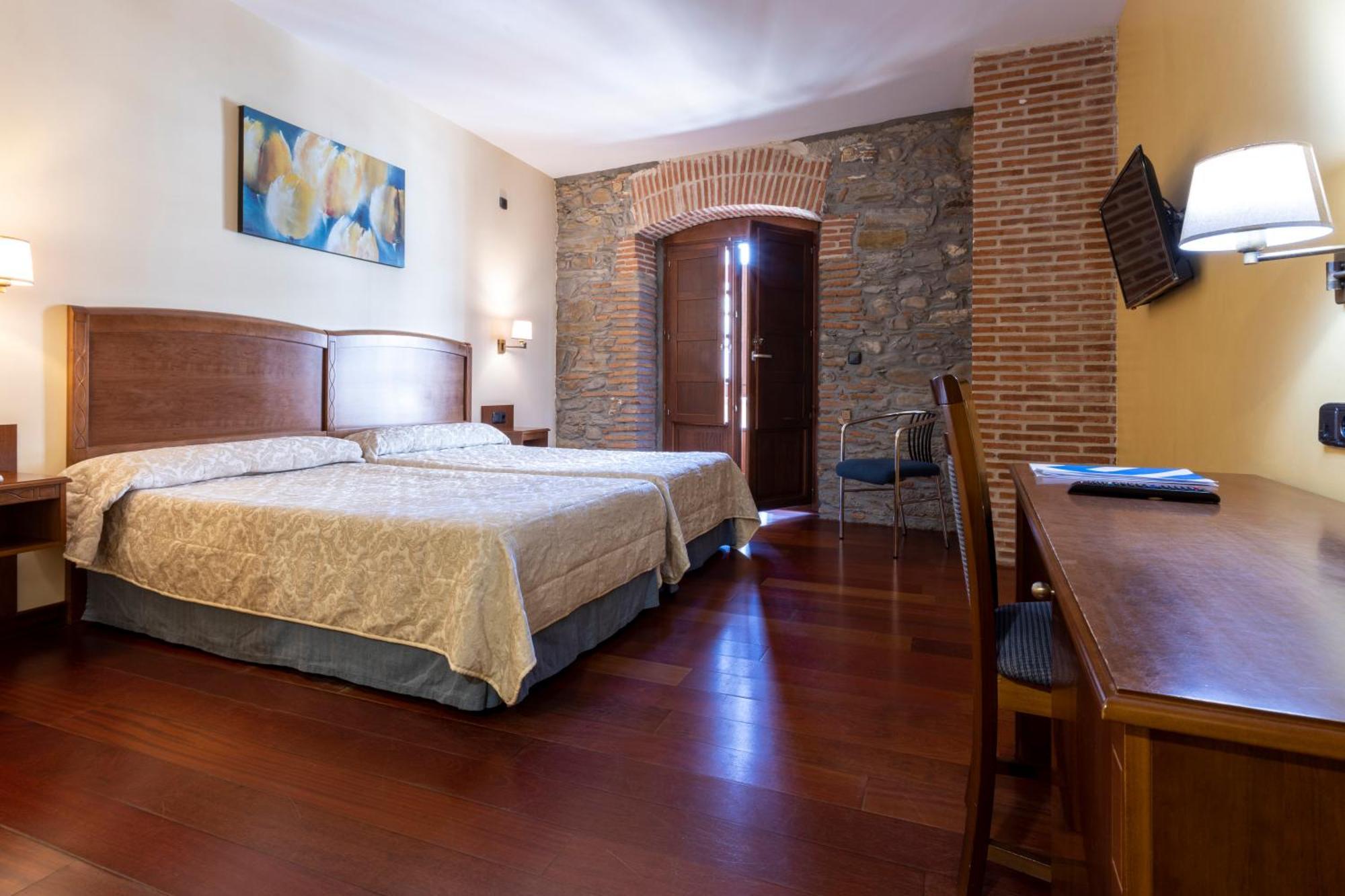 Hotel Aroi Bierzo Plaza Понферрада Экстерьер фото