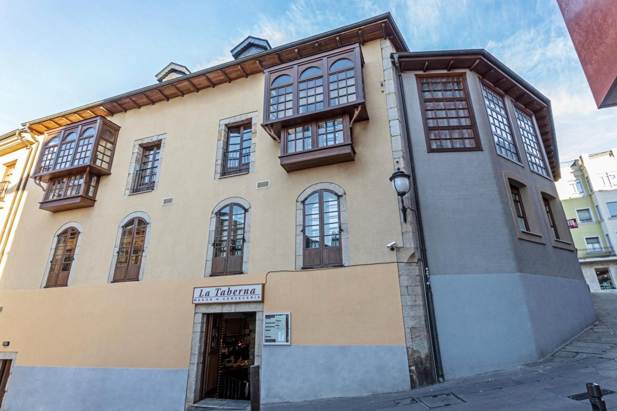 Hotel Aroi Bierzo Plaza Понферрада Экстерьер фото