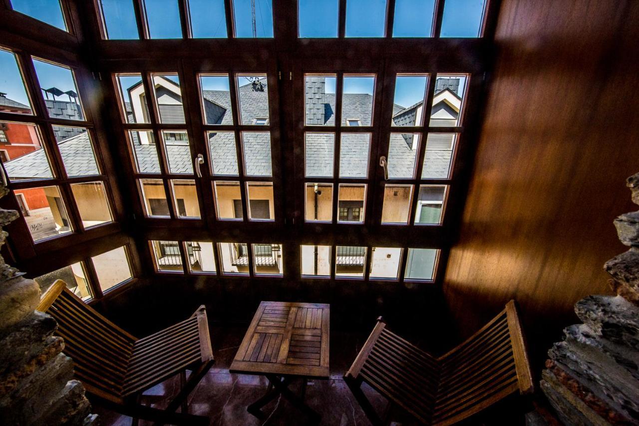 Hotel Aroi Bierzo Plaza Понферрада Экстерьер фото