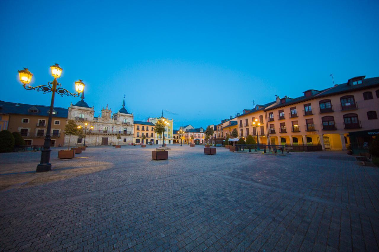 Hotel Aroi Bierzo Plaza Понферрада Экстерьер фото