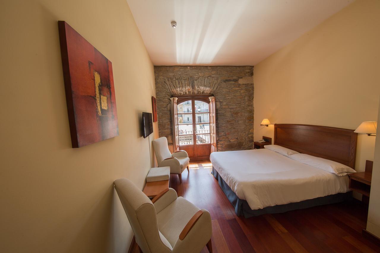 Hotel Aroi Bierzo Plaza Понферрада Экстерьер фото
